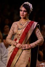 Model walk the ramp for Golecha Jewels on Day 3 of IIJW 2013 on 6th Aug 2013 (26).JPG