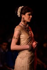 Model walk the ramp for Golecha Jewels on Day 3 of IIJW 2013 on 6th Aug 2013 (5).JPG