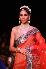 Model walk the ramp for Golecha Jewels on Day 3 of IIJW 2013 on 6th Aug 2013 (58).JPG