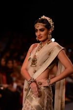Model walk the ramp for Golecha Jewels on Day 3 of IIJW 2013 on 6th Aug 2013 (7).JPG