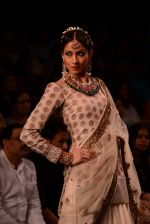 Model walk the ramp for Golecha Jewels on Day 3 of IIJW 2013 on 6th Aug 2013 (9).JPG