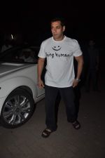 Salman Khan snapped during photoshoot at Mehboob Studios in Mumbai on 6th Aug 2013 (15).JPG