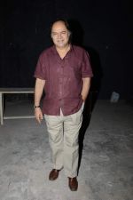 Farooq Sheikh at Photo shoot with the cast of Club 60 in Filmistan, Mumbai on 7th Aug 2013 (10).JPG