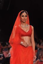 Model walk the ramp for Kay Jewels on Day 4 of IIJW 2013 on 7th Aug 2013 (40).JPG