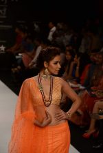 Model walk the ramp for Kay Jewels on Day 4 of IIJW 2013 on 7th Aug 2013 (90).JPG