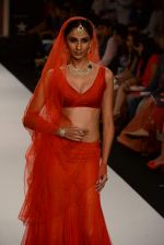 Model walk the ramp for Kay Jewels on Day 4 of IIJW 2013 on 7th Aug 2013 (92).JPG