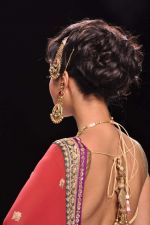 Model walk the ramp for Laxmi Jewellery on Day 4 of IIJW 2013 on 7th Aug 2013 (11).JPG