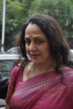 Hema Malini at Society Collection in WTC, Mumbai on 8th Aug 2013 (23).JPG