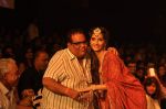 Sonam Kapoor walk the ramp at the Grand Finale of IIJW 2013 on 8th Aug 2013 (115).JPG
