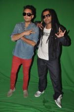 Apache Indian shoots with Raghav for new video in Malad, Mumbai on 10th Aug 2013 (57).JPG