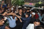 Shahrukh Khan promotes Chennai Express at New Excelsior on 11th Aug 2013 (21).JPG