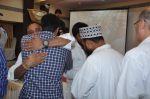 Varun Dhawan at Sajid-Wajid_s father_s prayer meet in Mumbai on 11th Aug 2013 (34).JPG