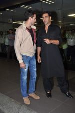 Akshay Kumar and Imran Khan return from Dubai in Mumbai Airport on 12th Aug 2013 (14).JPG
