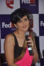 Mandira Bedi snapped at Lower Parel at a coffee shop in Mumbai on 12th Aug 2013 (4).JPG