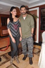 Nargis Fakhri and John Abraham promotes Madras Cafe at a special TV shoot in Taj Land_s End on 13th Aug 2013 (21).JPG