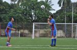 John Abraham, Baichung Bhutia at Reliance Soccer Match in Mumbai on 13thth Aug 2013 (36).JPG