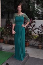 Kalki Koechlin at Atosa fashion preview in Mumbai on 16th Aug 2013  (44).JPG