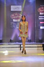 Model walk the ramp for Mumtaz Khan at the Signature Premier Pune Style Week 2013 on 19th Aug 2013 (3).JPG