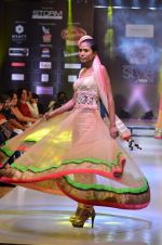 Model walk the ramp for Seema Singh at the Signature Premier Pune Style Week 2013 on 19th Aug 2013 (7).JPG