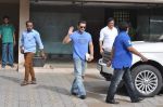 Salman Khan snapped with family in Mumbai on 20th Aug 2013 (37).JPG