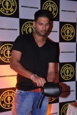 Yuvraj Singh at Gold Gym relaunch in Mumbai on 20th Aug 2013 (62).JPG