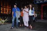 Shilpa Shetty, Raj Kundra snapped in Khar, Mumbai on 21st Aug 2013 (11).JPG