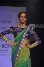 Model walk the ramp for Talent Box Arpita Mehta show at LFW 2013 Day 2 in Grand Haytt, Mumbai on 24th Aug 2013 (48).JPG