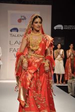 Sonali Bendre walk the ramp for Talent Box Hrishitaa Chaterjee Deshpande show at LFW 2013 Day 2 in Grand Haytt on 24th Aug 2013  (146).JPG