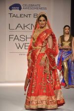Sonali Bendre walk the ramp for Talent Box Hrishitaa Chaterjee Deshpande show at LFW 2013 Day 2 in Grand Haytt on 24th Aug 2013  (154).JPG