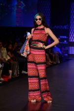 Model walk the ramp for Global Desi show at LFW 2013 Day 3 in Grand Haytt, Mumbai on 25th Aug 2013 (56).JPG