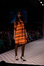 Model walk the ramp for Archana Kocchar show at LFW 2013 Day 5 in Grand Haytt, Mumbai on 27th Aug 2013 (179).JPG