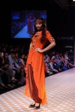 Model walk the ramp for Archana Kocchar show at LFW 2013 Day 5 in Grand Haytt, Mumbai on 27th Aug 2013 (234).JPG