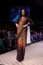 Model walk the ramp for Archana Kocchar show at LFW 2013 Day 5 in Grand Haytt, Mumbai on 27th Aug 2013 (253).JPG