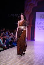 Model walk the ramp for Archana Kocchar show at LFW 2013 Day 5 in Grand Haytt, Mumbai on 27th Aug 2013 (264).JPG