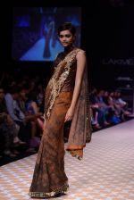 Model walk the ramp for Archana Kocchar show at LFW 2013 Day 5 in Grand Haytt, Mumbai on 27th Aug 2013 (285).JPG