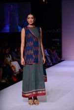 Model walk the ramp for Shruti Sancheti show at LFW 2013 Day 4 in Grand Haytt, Mumbai on 26th Aug 2013 (143).JPG