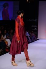 Model walk the ramp for Shruti Sancheti show at LFW 2013 Day 4 in Grand Haytt, Mumbai on 26th Aug 2013 (163).JPG