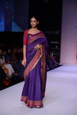 Model walk the ramp for Shruti Sancheti show at LFW 2013 Day 4 in Grand Haytt, Mumbai on 26th Aug 2013 (202).JPG
