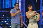 Salman Khan on the sets of Jhalak 6 in Mumbai on 27th Aug 2013 (115).JPG
