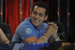 Salman Khan on the sets of Jhalak 6 in Mumbai on 27th Aug 2013 (13).JPG