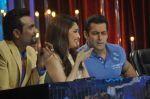 Salman Khan on the sets of Jhalak 6 in Mumbai on 27th Aug 2013 (5).JPG