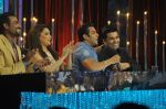 Salman Khan on the sets of Jhalak 6 in Mumbai on 27th Aug 2013 (64).JPG