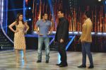 Salman Khan on the sets of Jhalak 6 in Mumbai on 27th Aug 2013 (73).JPG