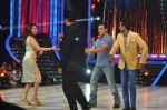 Salman Khan on the sets of Jhalak 6 in Mumbai on 27th Aug 2013 (76).JPG