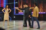 Salman Khan on the sets of Jhalak 6 in Mumbai on 27th Aug 2013 (79).JPG