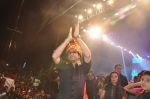 Shahrukh Khan at Sachin Ahir_s dahi handi in worli, Mumbai on 29th Aug 2013 (20).JPG