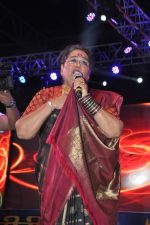 Usha Uthup at Sachin Ahir_s dahi handi in worli, Mumbai on 29th Aug 2013 (43).JPG