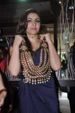 Soha ALi Khan at the launch of Times Glamour in Mumbai on 30th Aug 2013 (75).JPG