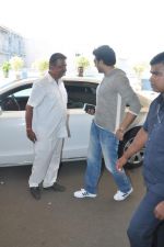 Abhishek Bachchan snapped at international airport in Mumbai on 1st Sept 2013 (6).JPG