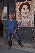 Mahesh Bhatt at Burmese exhibition for friend Gaurav Yadav in Elphinstone, Mumbai on 1st Sept 2013 (96).JPG